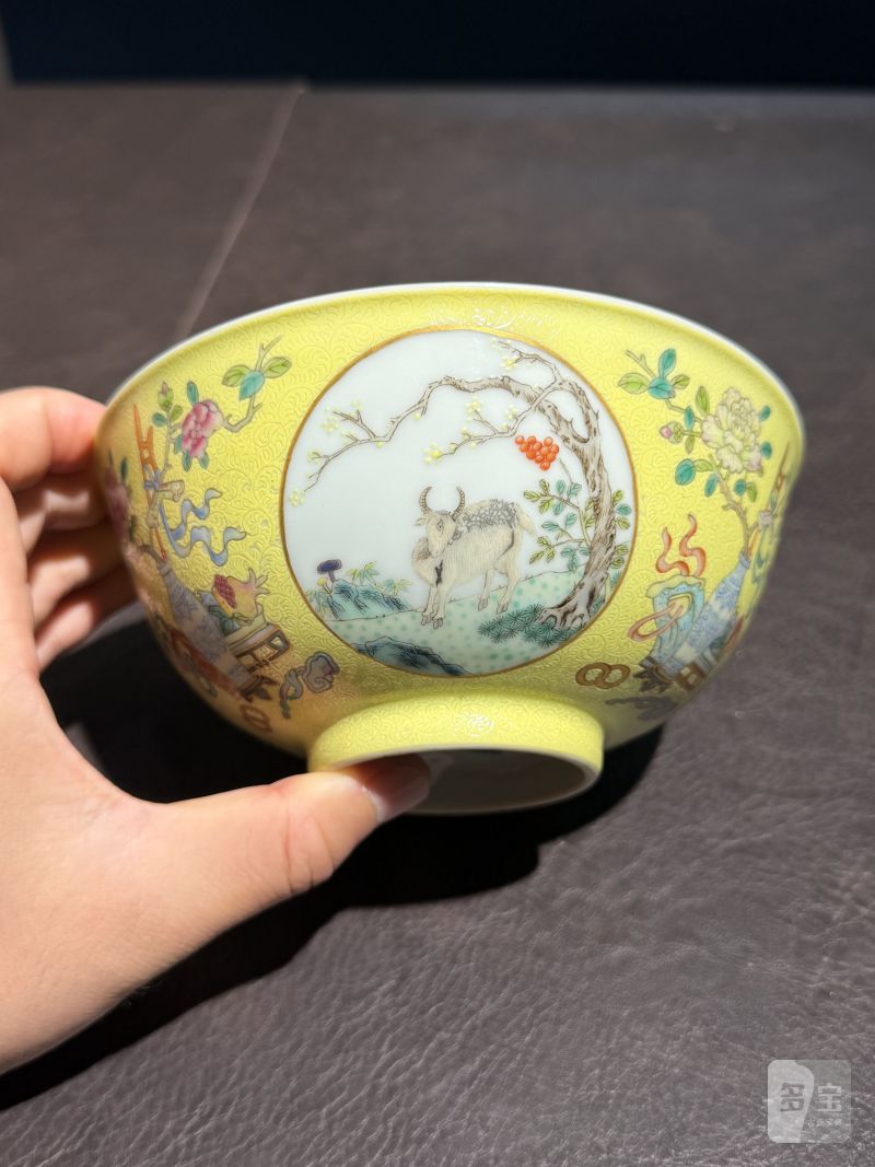 清光绪 内青花外黄地轧道粉彩开光三羊开泰图膳碗 - 图7